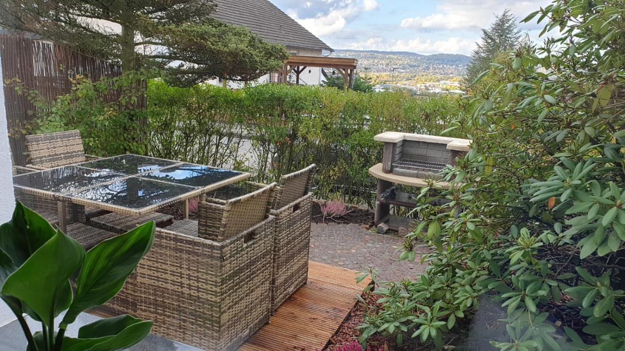 Haus Edda - Ferienwohnungen Mit Garten Und Schlossblick Marburg Esterno foto